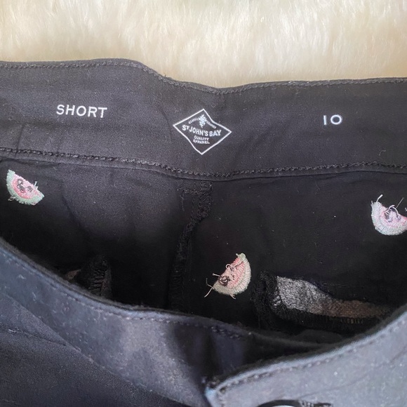 St John’s Bay black watermelon chino shorts - Picture 5 of 5